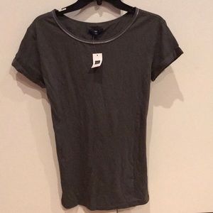 Gray T-shirt with zipper design!